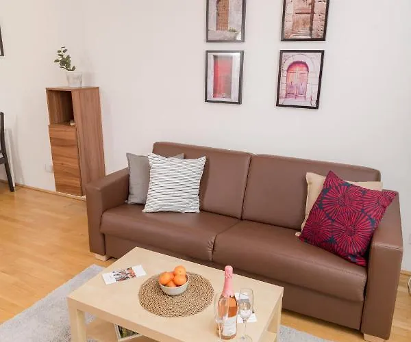 Balcony Dream Mariahilf Апартаменти Відень