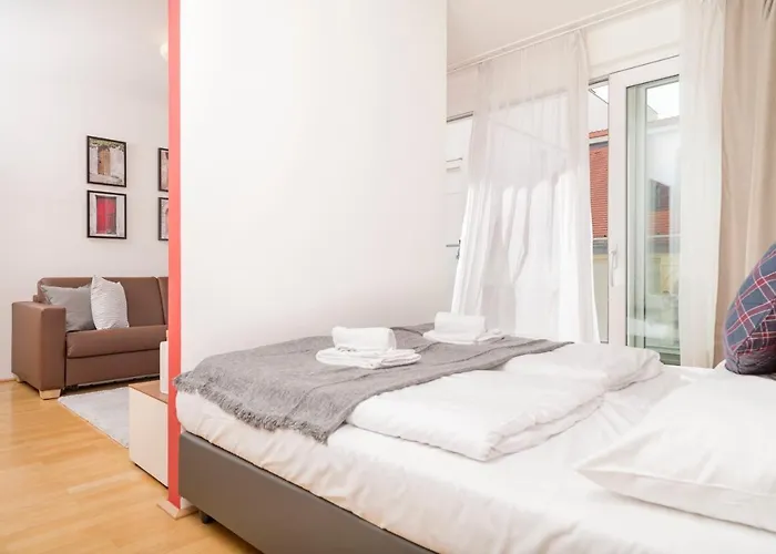 Апартаменти Balcony Dream Mariahilf